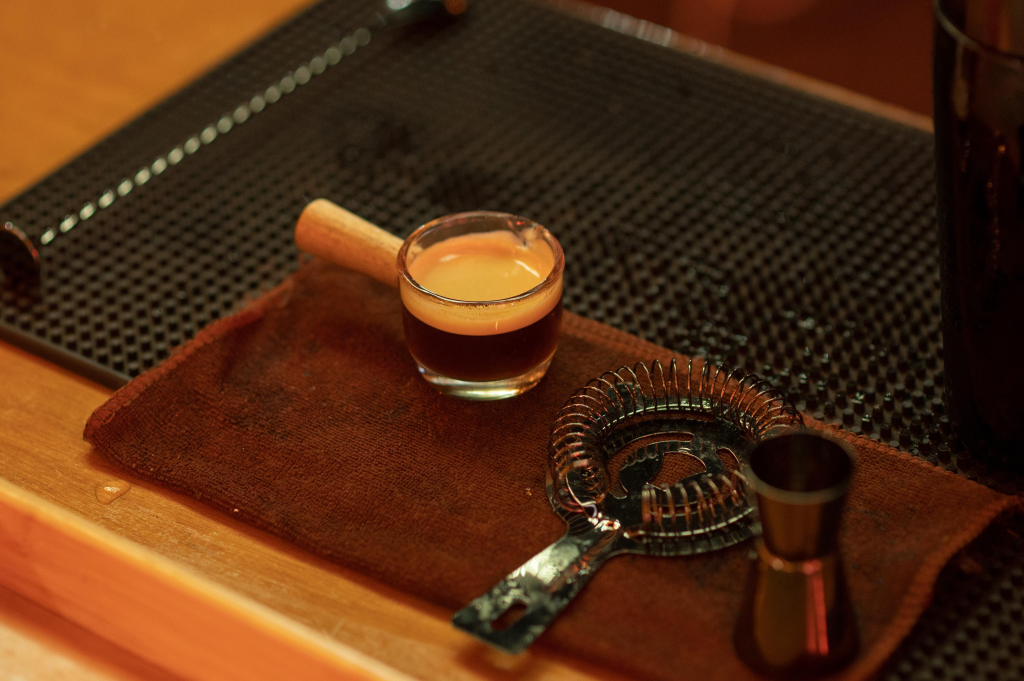 Café, vinil e liberdade: o sabor único do Coffee and Disco, que ...